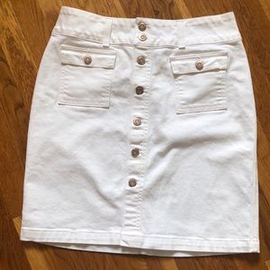EARL JEAN.Women’s denim white skirt.  New.